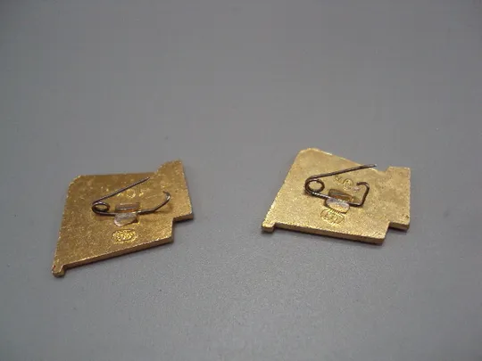 Знак Октябрь флаг ссср октябрьская революция слава октябрю! лот 2 шт №17456 Продаж