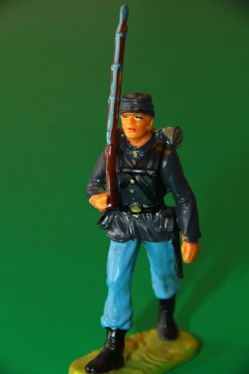 ПІХОТИНЕЦЬ ПІВНОЧІ НА МАРШІ № 9171 пехотинец  ELASTOLIN 70мм ФРГ Ціна