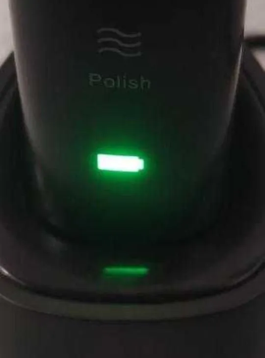 Зубна щітка Sarmocare в ідеальному стані, трошки заклинює стартова кнопка, зарядна док-станція в наявності! З аукціону