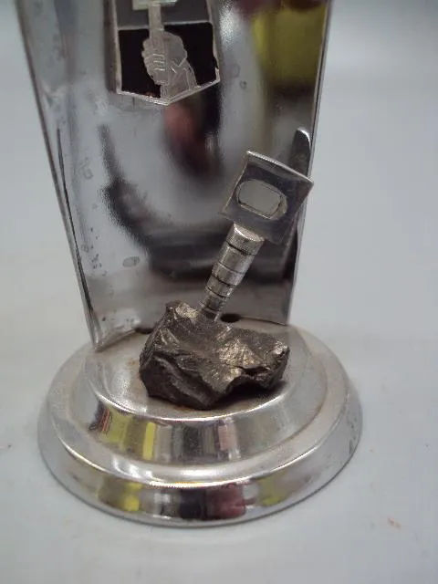 Фигура приз кубок Шахтер отбойный молоток Донецк уголь нержавейка высота 10,4 см №13801 Характеристики