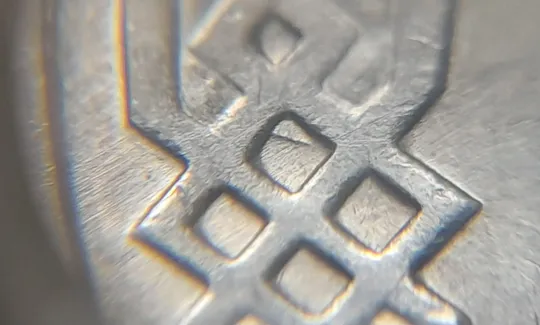 (4736) 1 гривня 2010 царапина штемпеля на аверсі (1 гривна 2010 брак) Продаж