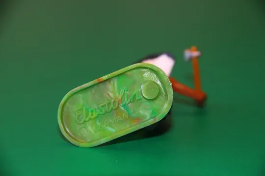 ІНДІАНЕЦЬ ЩО ТАНЦЮЄ З ТОМАГАВКОМ № 6810 индеец ELASTOLIN 70мм ФРГ ЛЮКС З аукціону
