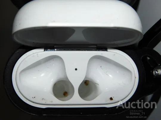Apple Air Pods кейс б/у рабочий + чехол черного цвета! Продаж