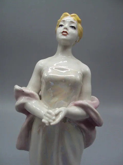 Фигура фарфор статуэтка Старый Киев певица девушка клеймо глобус высота 27 см №15512 З аукціону