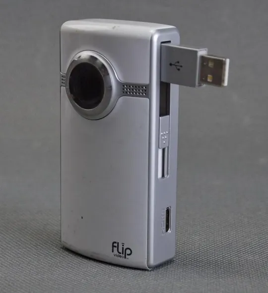 Цифровой фотоаппарат 2.0Mpix Cisco Flip Video UltraHD U260 + x1.0 EQ 36mm Optical Aspheric lens Вживане Ціна