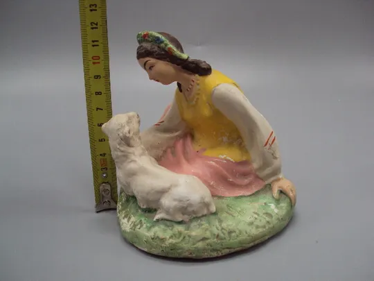 Купити Фигура гипс статуэтка девушка и ягненок овечка украинка с ягненком овечкой высота 11,5 см №15607МЯ