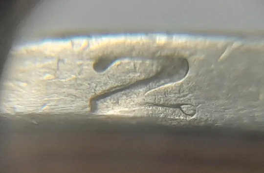 (4718) 1 гривня 2006 різновид викрошки у цифрі "2" слова "2006" на гурті (1 гривна 2006 брак) Ціна