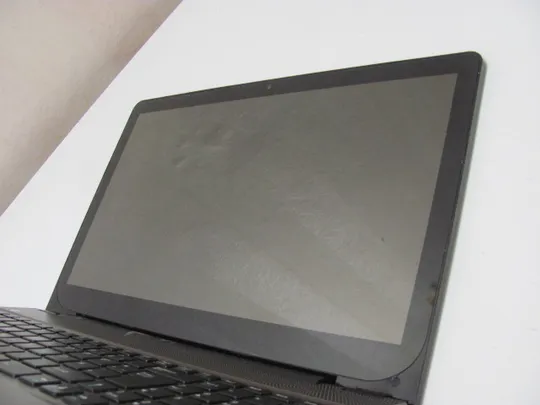 4126 MEDION AKOYA E6412T Pentium 3558U  НІМЕЧЧИНА З аукціону