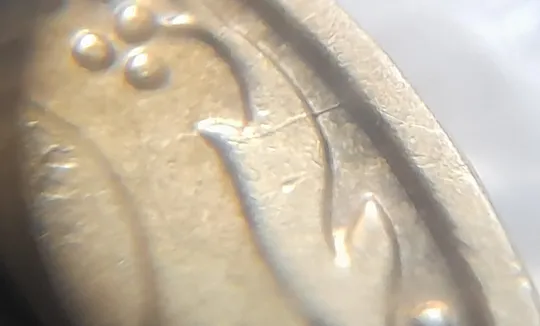 (5394) 10 копійок 2007 розкол між 1 та 2 гронами від канту на реверсі (10 копеек 2007 брак) Де купити