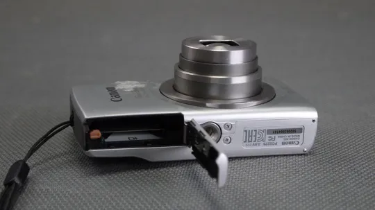 Цифровой фотоаппарат 20.0Mpix Canon Elph 180 + 28–224 мм Canon Zoom lens x8 Вживане Де купити