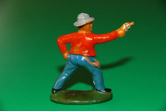 ковбой ГДР №082 тип А ДОК ХОЛІДЕЙ Фріхольд Фішер ДУЖЕ М`ЯКА РЕЗИНА рання фігурка З аукціону