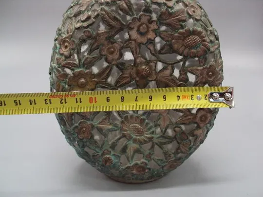 Штоф графин Китай 80-е года стекло, металл узор цветы в оплетке высота с крышкой 27,7 см №13952 З аукціону