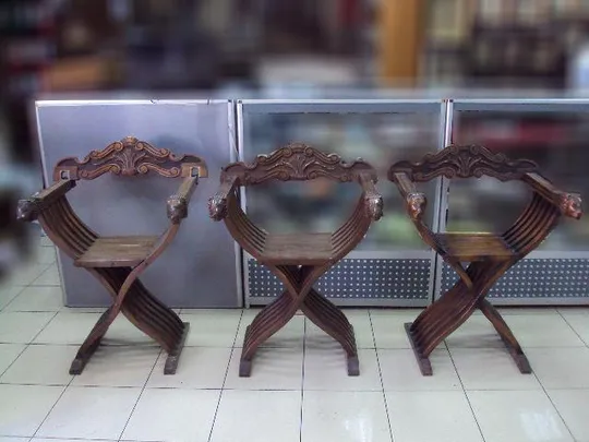 Кресло дерево Европа раскладной стул в стиле ренессанс на подлокотниках голова льва лот 3 шт №13465 Ціна