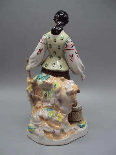 Фигура фарфор статуэтка Барановка девушка у плетня с коромыслом 1960 г. целая РЕДКАЯ 27 см №1358 Інтернет-аукціон