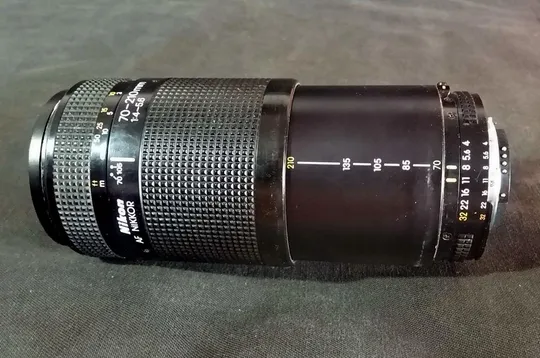 Об&#039;єктив Nikon AF телеобъектив Nikkor 70-210mm 1:4-5.6 Japan Ф62мм дефект Вживане З аукціону