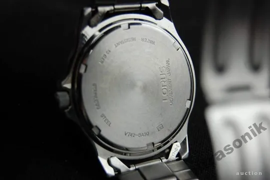 Купити часы LORUS Sport дата WR 100м. мех. Seiko черный