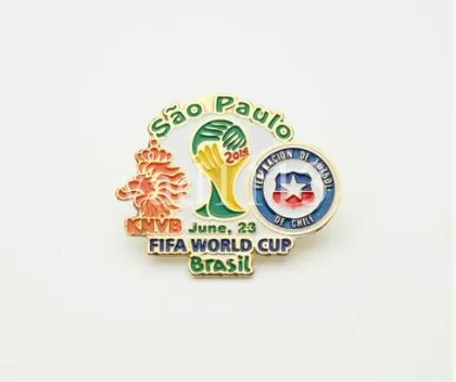 фото, Футбол - матчевый значок из серии  "Чемпионат Мира 2014"  Нидерланды - Чили