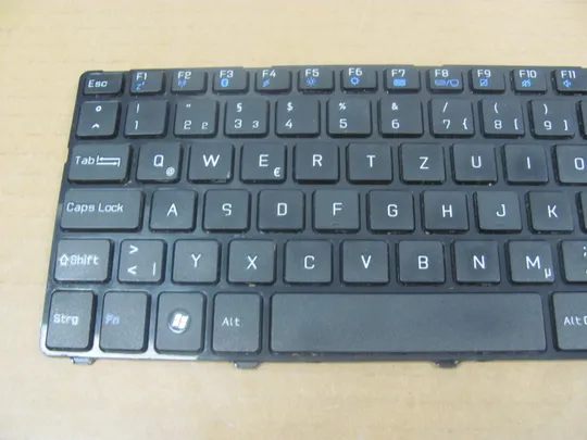 номер0333-1 клавіатура keyboard  0KN0-XV1GE28  для MEDION AKOYA X6816  E7220  оригінал Де купити