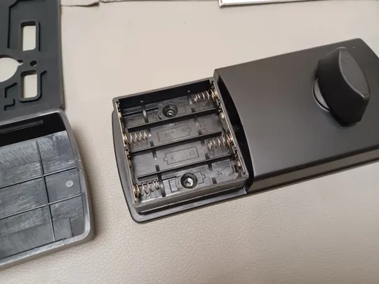 0585С  Розумний замок Rently Model RKDB03 Rev 2.1 з ключем, браслетом та ключами новий Недорого