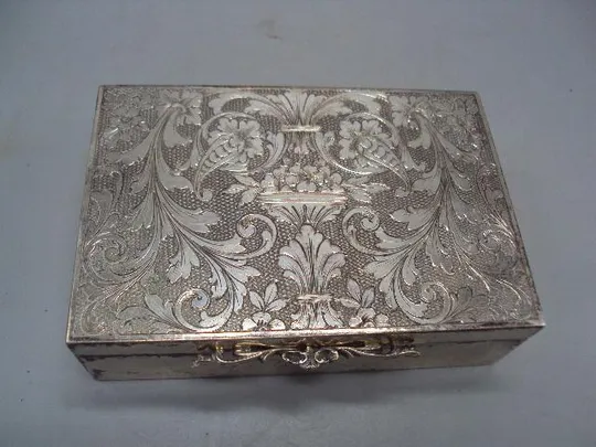 Шкатулка гравировка листья серебро 800 проба Европа позолота вес 286 г размер 8,1х12х3,6 см №10297 Інтернет-аукціон