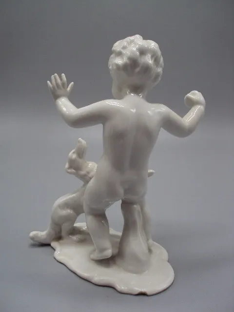 Фигура фарфор Wallendorf Германия Валлендорф ребенок мальчик играет с собакой собачкой 16 см №15464 З аукціону