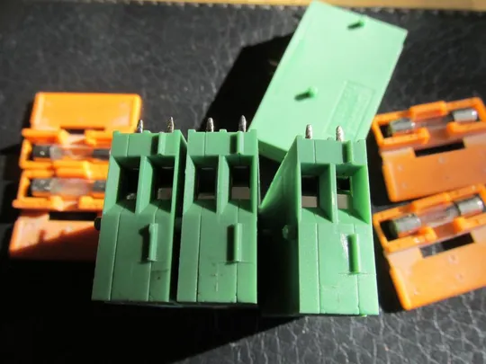 КЛЕМИ ДЛЯ ЗАПОБІЖНИКІВ KDS 3-SI ПІД ПАЙКУ ЛОТ 10 ШТ З аукціону