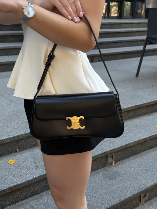 Сумка жіноча Celine Medium Lola Bag in Shiny Calfskin Black/Gold  991011 З аукціону