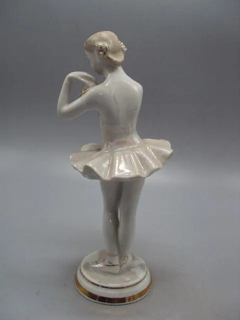 Фигура фарфор статуэтка ДФЗ Вербилки балерина с цветком девочка балет высота 21 см №14208 Продаж