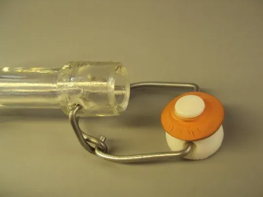 Бутылка бутылочка стекло с фарфоровой пробкой высота 12,5 см, с пробкой 13,6 см (№ 1779) Де купити