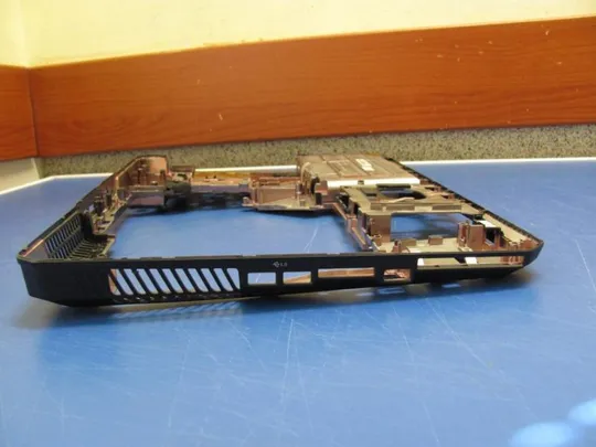 №50-3 Кришка (дно, корито, піддон) корпуса для MEDION ERAZER X6811 оригінал Недорого