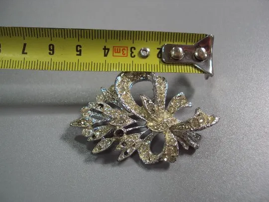 бижутерия брошка брошь бантик букет бант 5,2 см (нет некоторых камушков) №10855 З аукціону