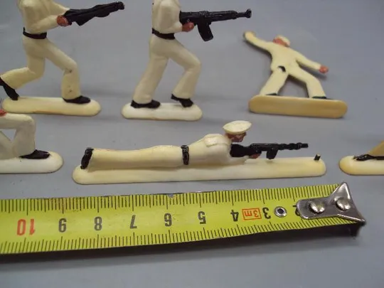 Купити Детские игрушки фигурки моряки солдаты матросы знаменосец солдатики пластик ссср лот 10 шт №15368