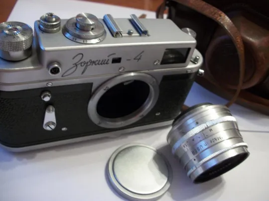Фотоаппарат Зоркий-4 ,  объектив Юпитер-8 , футляр , крышка , именной генерала Продаж