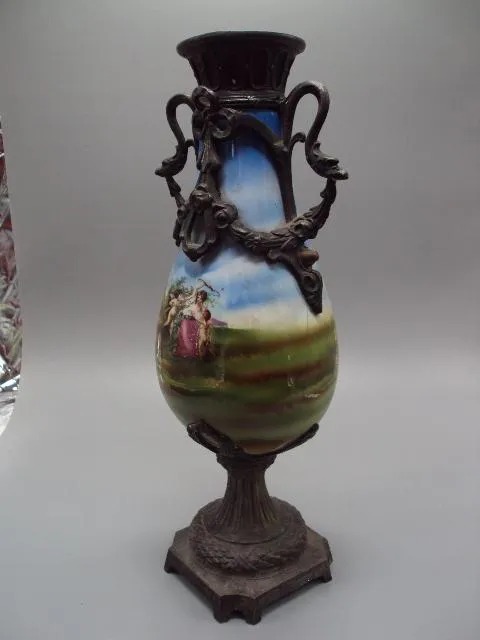 Ваза Европа фарфор металл узор дети путти ангелочки с девушкой высота 33 см под реставрацию №1304 З аукціону