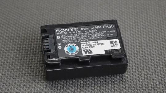Купити оригинальная Li-ion аккумуляторная батарея Sony NP-FH50 6.8V 6.1Wh