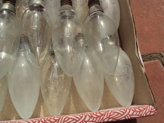 Лампочки форма коническая или свечка длина 9,5 см лот 32 шт ржавый цоколь №15913 Де купити