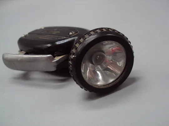 Ручной фонарик ЗИП жук ссср длина 13 см не рабочий (сломана 1 шестерня) №15667 Продаж