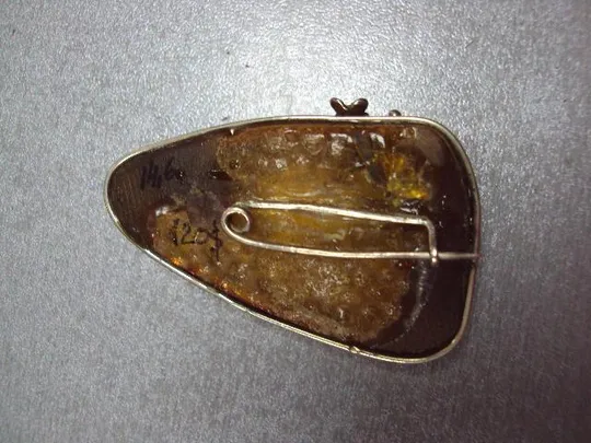 Бижутерия брошка брошь янтарь мельхиор цветок цветочек вес 14,73 г размер 5,4 х 3,2 см №11828 Де купити