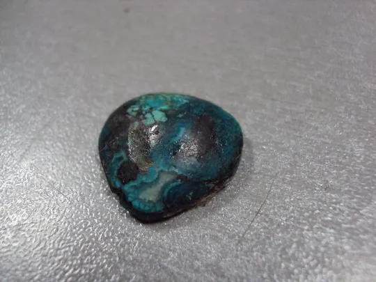 Камень хризоколл зеленый для ювелирных изделий вес 2,62 г размер 6 х 20 х 19 мм №13275 Продаж
