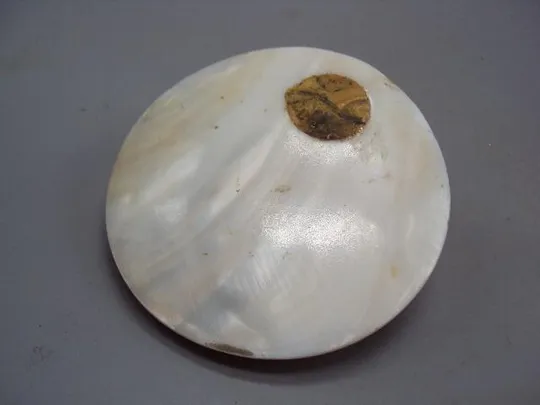 Фигура статуэтка лягушка на листке янтарь перламутр вес 96 г высота 3 см, диаметр 7,5 см №11826 Продаж