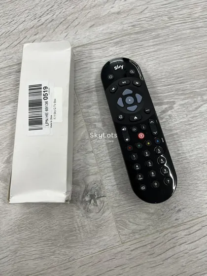 фото, Запасний голосовий пульт дистанційного керування Sky Q – сумісний із приставками Sky Q і Sky Mini – функція голосового пошуку – пульт дистанційного керування з підтримкою Bluetooth