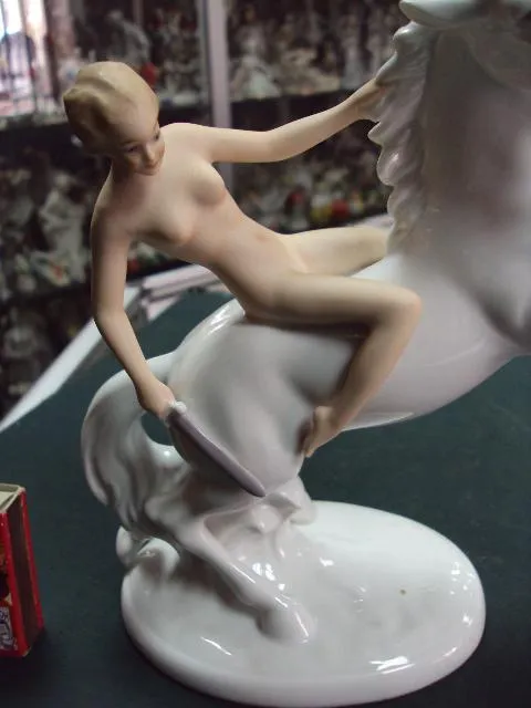 Купити Фигура фарфор Германия Валлендорф обнаженная девушка на лошади на коне ню