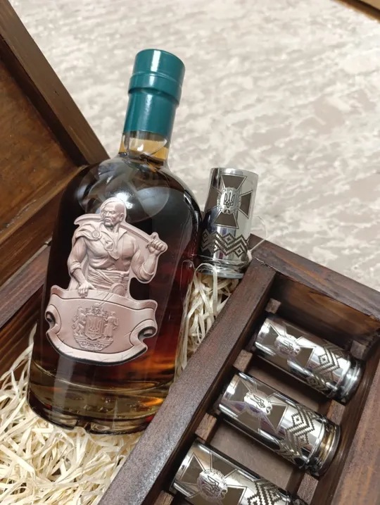 Сувенірний подарунковий набір “ЗСУ” з декоративною пляшкою та металевими чарками (ручна робота) Продаж