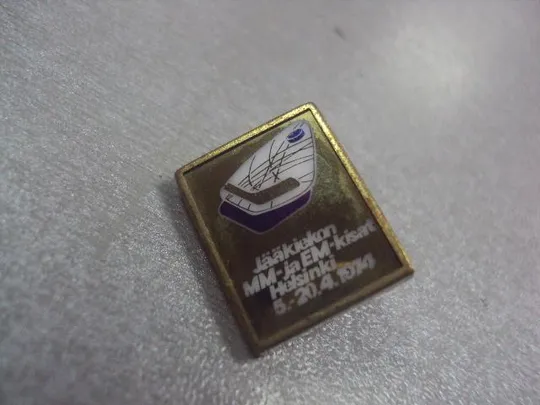 Купити знак хоккей хельсинки 1974 ситалл №5557