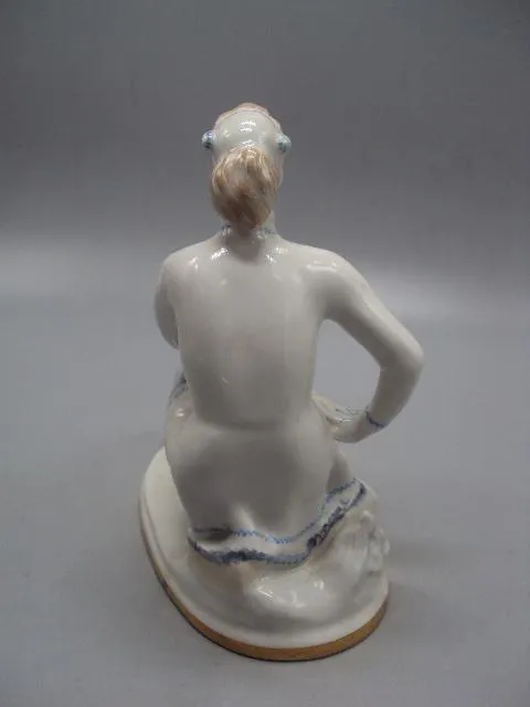 Купити Фигура фарфор статуэтка ЛФЗ фигуристка девушка сидит на коньках конькобежка высота 16,8 см №14188