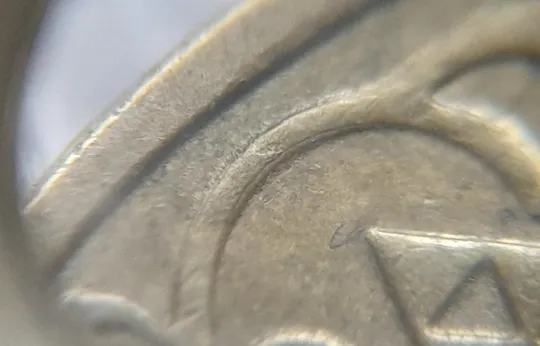 (4647) 1 гривня 2001 зминання (здвоєння) елементів зображення на реверсі (1 гривна 2001 брак) З аукціону