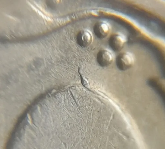 (8191) 10 копійок 2007 гарна викрошка на реверсі на цифрі "0" номіналу (10 копеек 2007 брак) Ціна