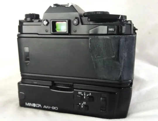 Minolta Maxxum AF 9000 + Minolta AF 35-70/3.5-4.5 Ф49mm + блок AW90 + вспышка Minolta 280PX Недорого