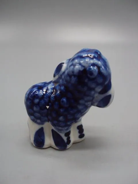 Фигура фарфор статуэтка миниатюра Гжель барашек баранчик высота 5,4 см №13695 Де купити