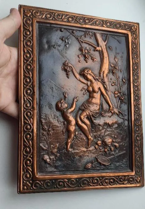 Красивая винтажная чеканка &quot;Мать и дитя в саду&quot; СССР mf544 З аукціону